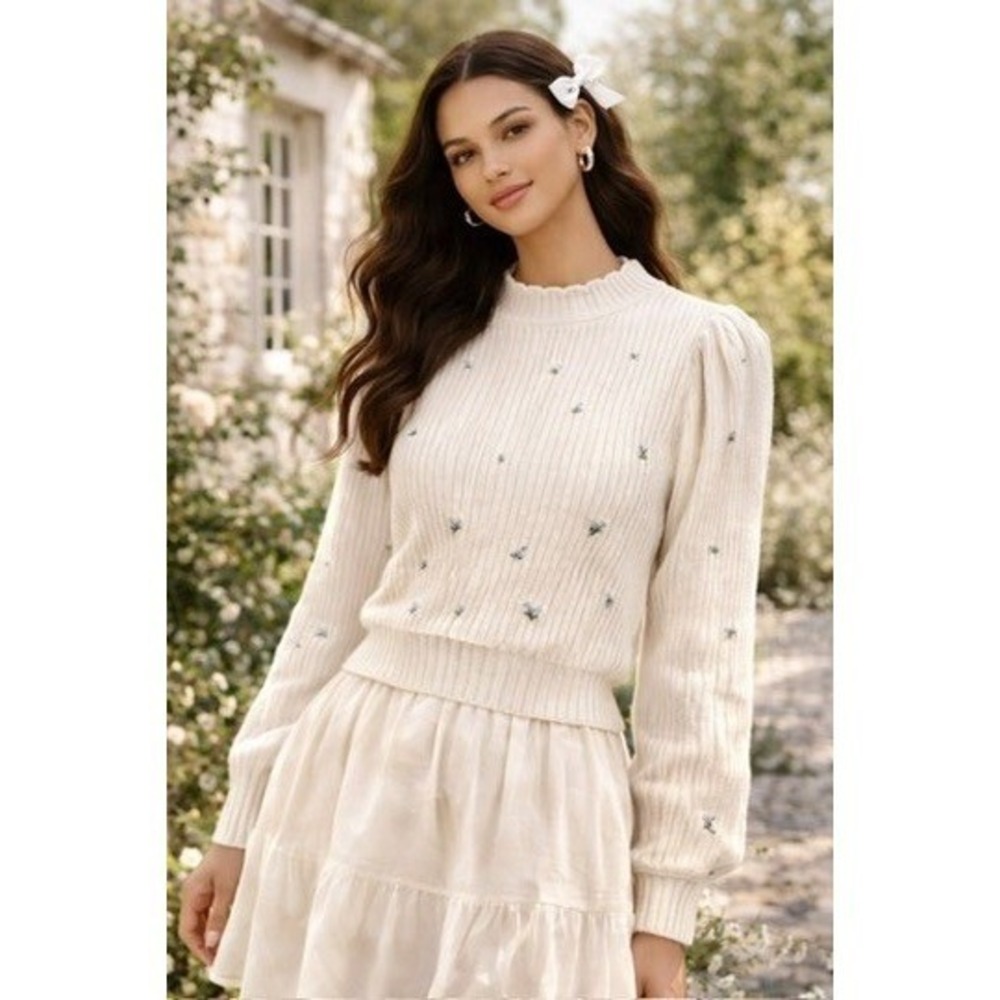 ASTR The‎ Label Large Off White Floral Embroidered Scalloped Mock Neck Sweater